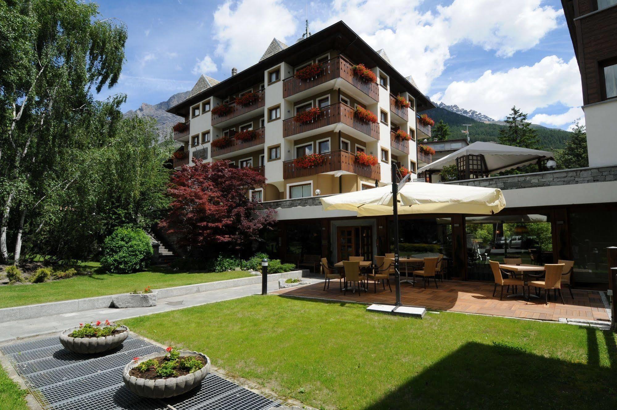 Hotel Rezia Bormio Esterno foto
